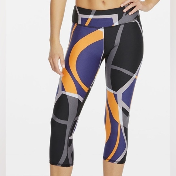 FABLETICS Define PowerHold® Mid-Rise Capri Workout Athletic Fitness Leggings S - Picture 5 of 6